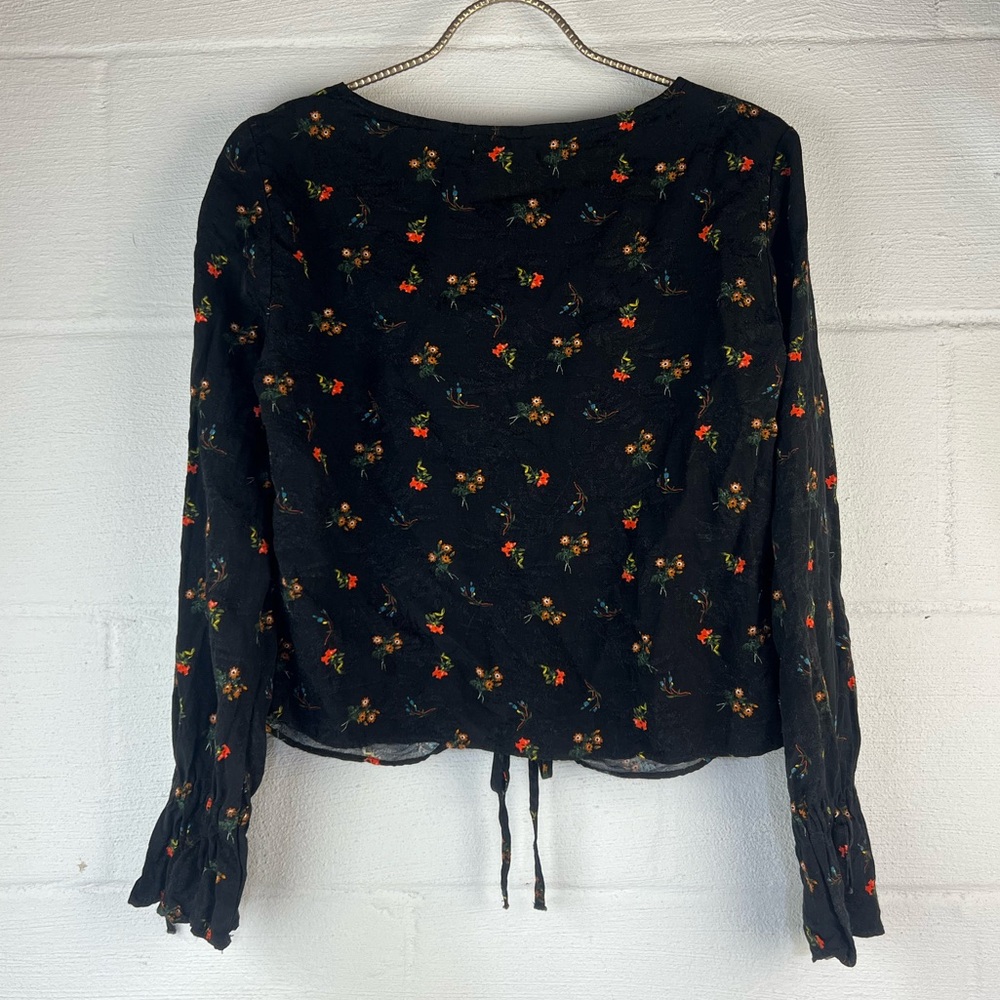 Urban Outfitters V-neck Cinched Floral Top, Small - Picture 11 of 11